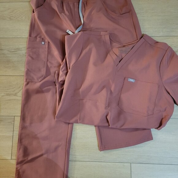 FIGS Scrub Set- Kade pants, 1 pocket top, size M, Mauve - Picture 1 of 2